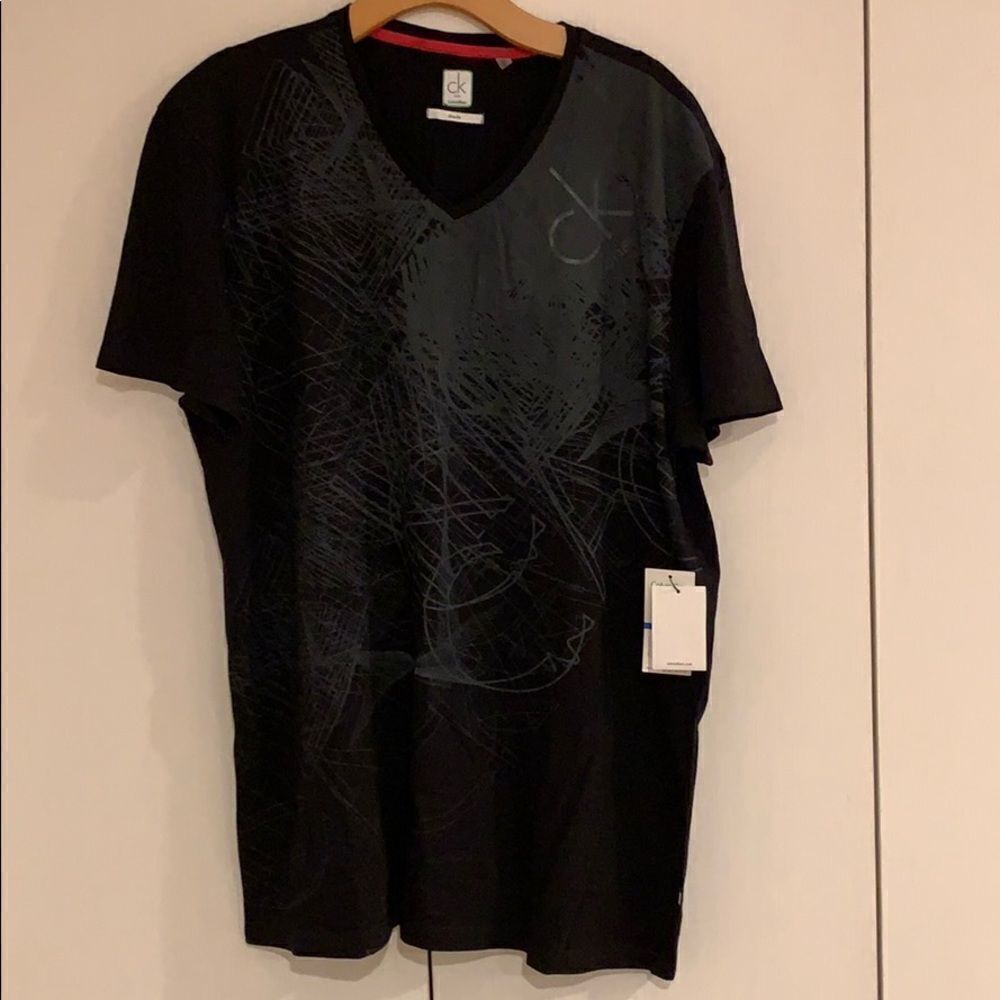 🎉1 hr sale🎉Men’s Calvin Klein top